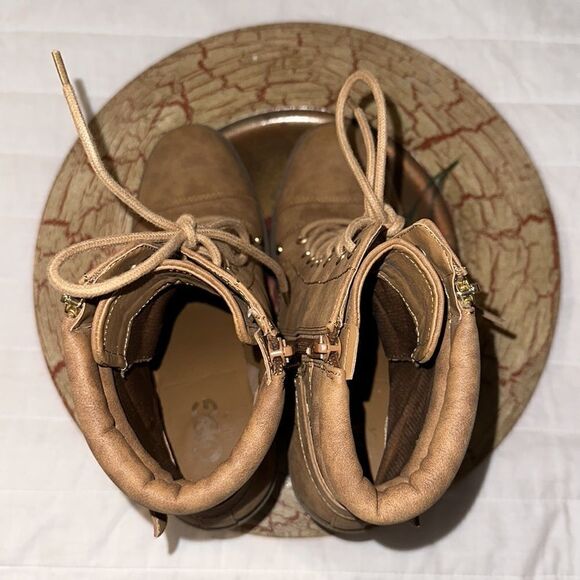 Guess 9.5 M Jaylee Light Brown Faux Leather Lace-up Side Zip Heeled Ankle Boots - Picture 10 of 17